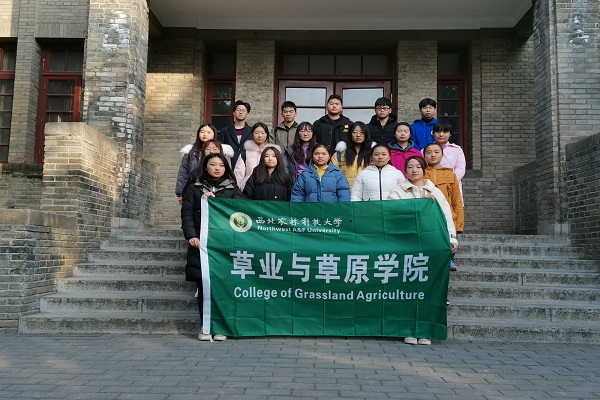 5de3ee79ae304481967639962923a08e.jpg 参加活动人员留影1.jpg