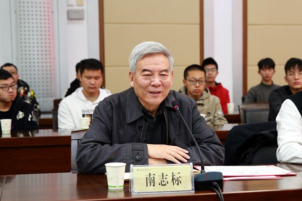 bc2df6f8f8c84af2b36aa5532d0f01e0.jpg 南志标院士讲话.jpg