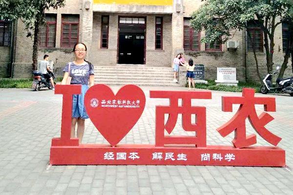 af77a69ee83940908f220b5c0d3ebc79.jpg 杨靓 竖版.jpg