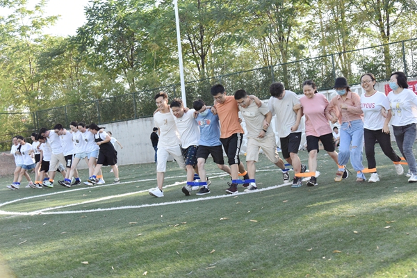 d78a392f79234b42a4093072700efc5e.jpg 十人十一足.JPG