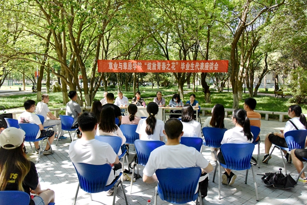 dc4cbcb2879c41a6a03dd61bfd5f1dca.jpg 会议现场.JPG