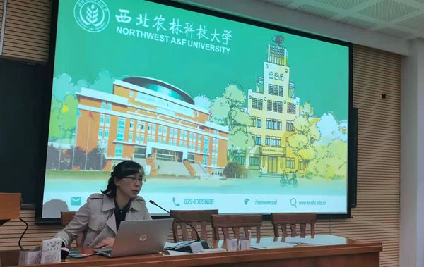 24ec763391cc432e9b143817f6ad8cf6.jpg 鄞州中学宣讲会现场_副本.jpg