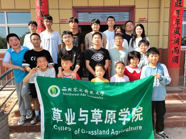 941aaa2102594c57be09244adc417fe4.jpg 合影修图.jpg