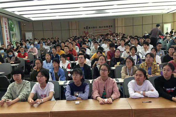 ec2cf241d1884eec8f830c0f34e8c9fb.jpg 鲁迅中学宣讲会现场-2_副本.jpg