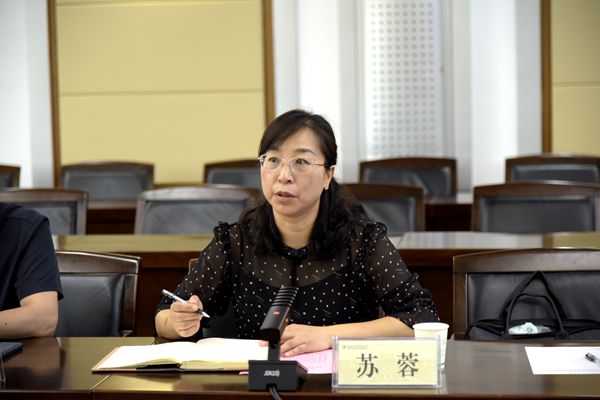 哔咔漫画
党委书记苏蓉主持座谈会.jpg